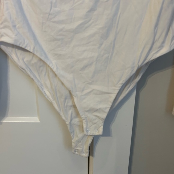 Chic White Long Sleeve Turtleneck Bodysuit - Picture 3 of 4